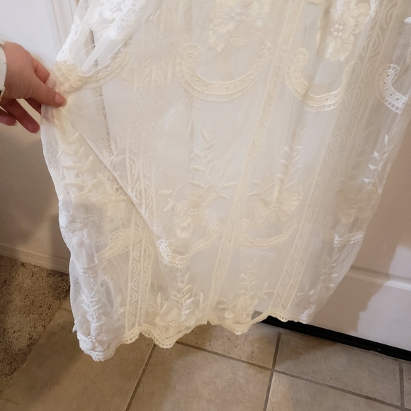 Honey Punch Lace Romper size Medium - Picture 8 of 12